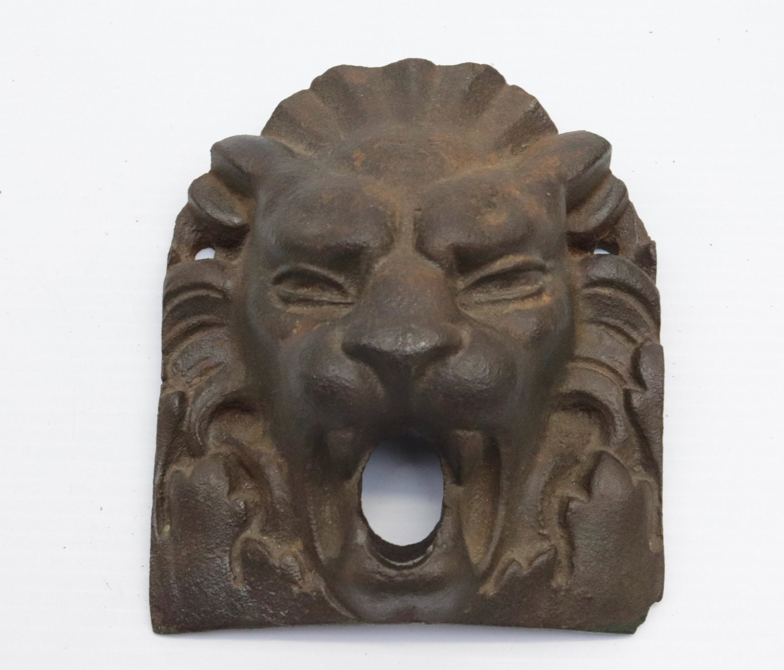 CAST IRON ARCHITECTURAL ELEMENT: OPEN MOUTHED LION 7" X 6"