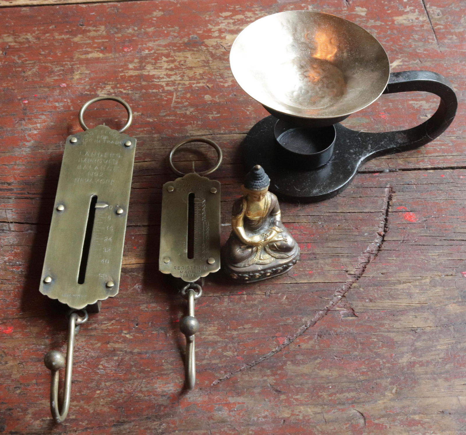 GROUP LOT OF DECORATIVE ITEMS (1 of 3)