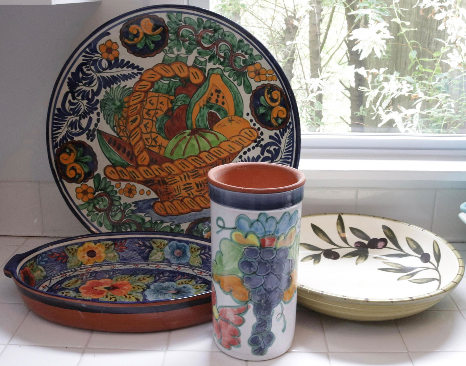 GROUP LOT OF HAND PAINTED CERAMICS (1 of 2)