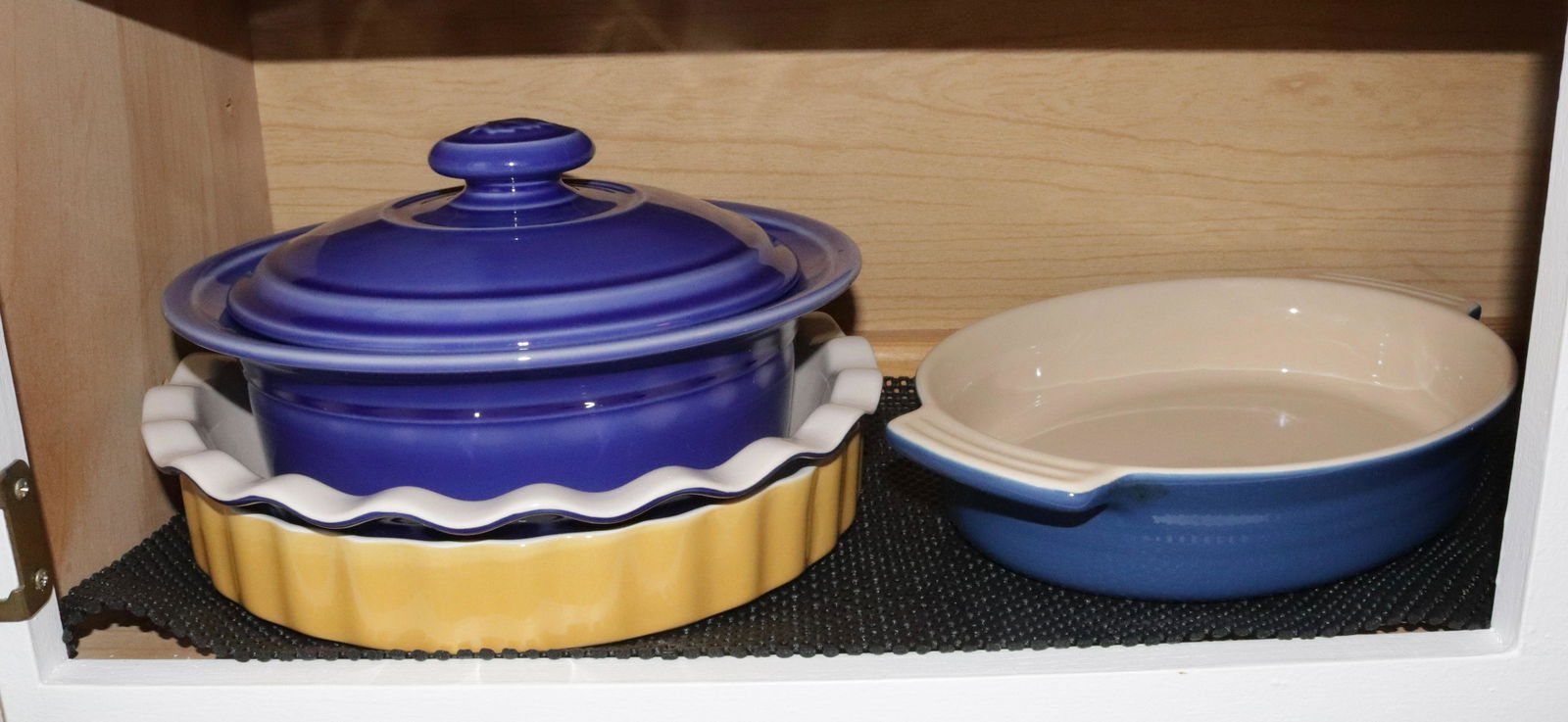 GROUP LOT OF MODERN POTTERY COOKWARE (1 of 2)