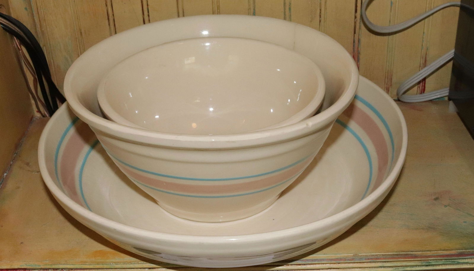 GROUP LOT OF VINTAGE MIXING BOWLS (1 of 3)