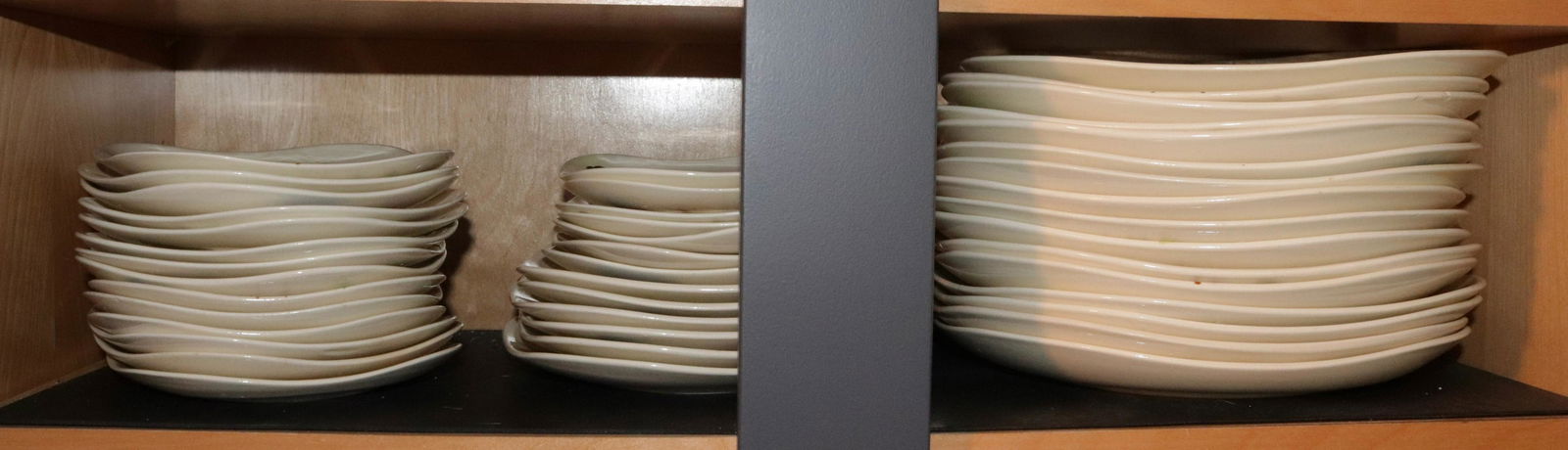 GROUP LOT OF VINTAGE RED WING POTTERY (1 of 3)