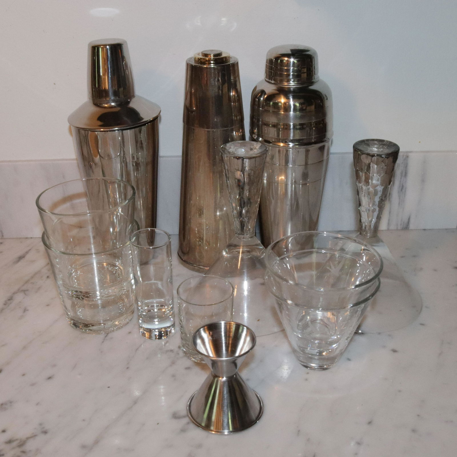 GROUP LOT OF BAR WARE (1 of 3)