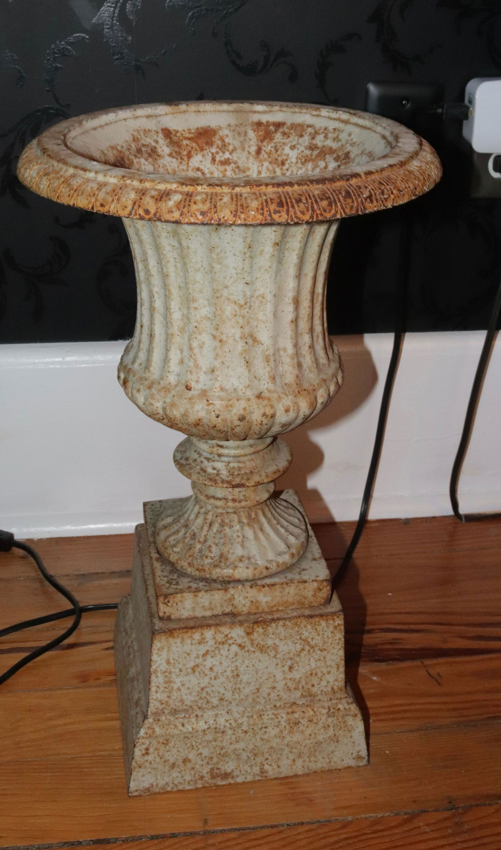 PR. OF CAST IRON URNS (1 of 2)