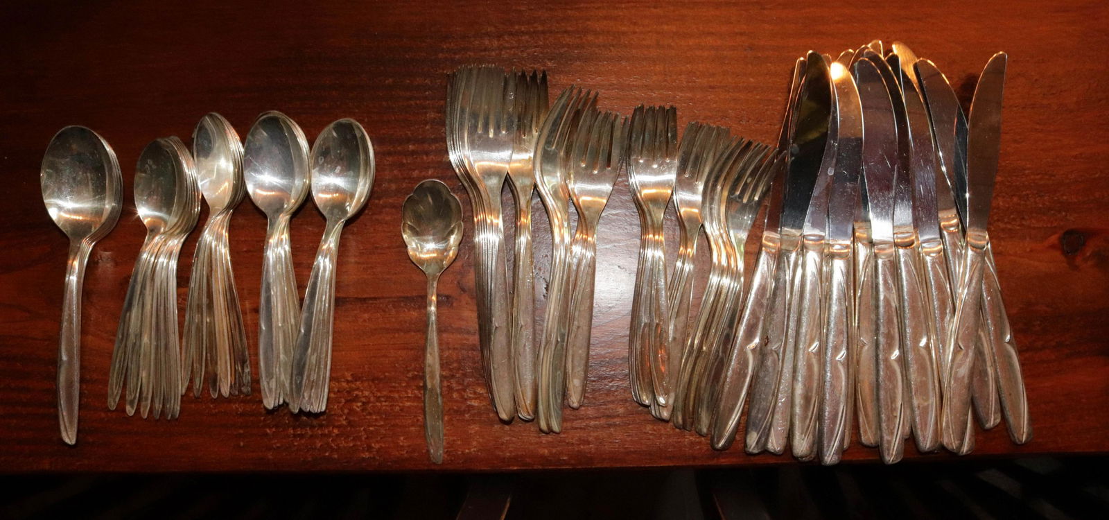 FLATWARE SET: SUPREME SILVER PLATE