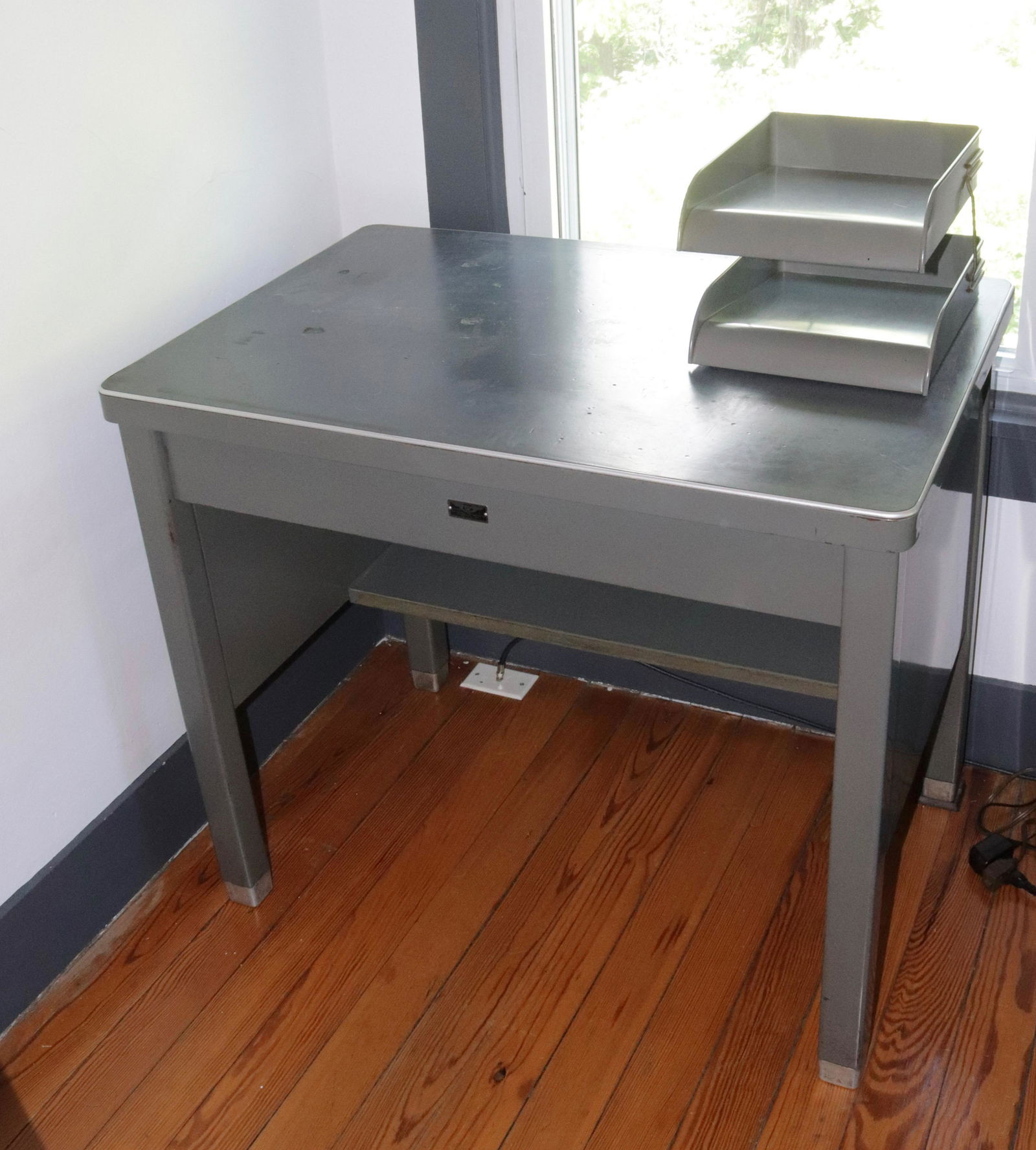 VINTAGE METAL OFFICE DESK Barnebys