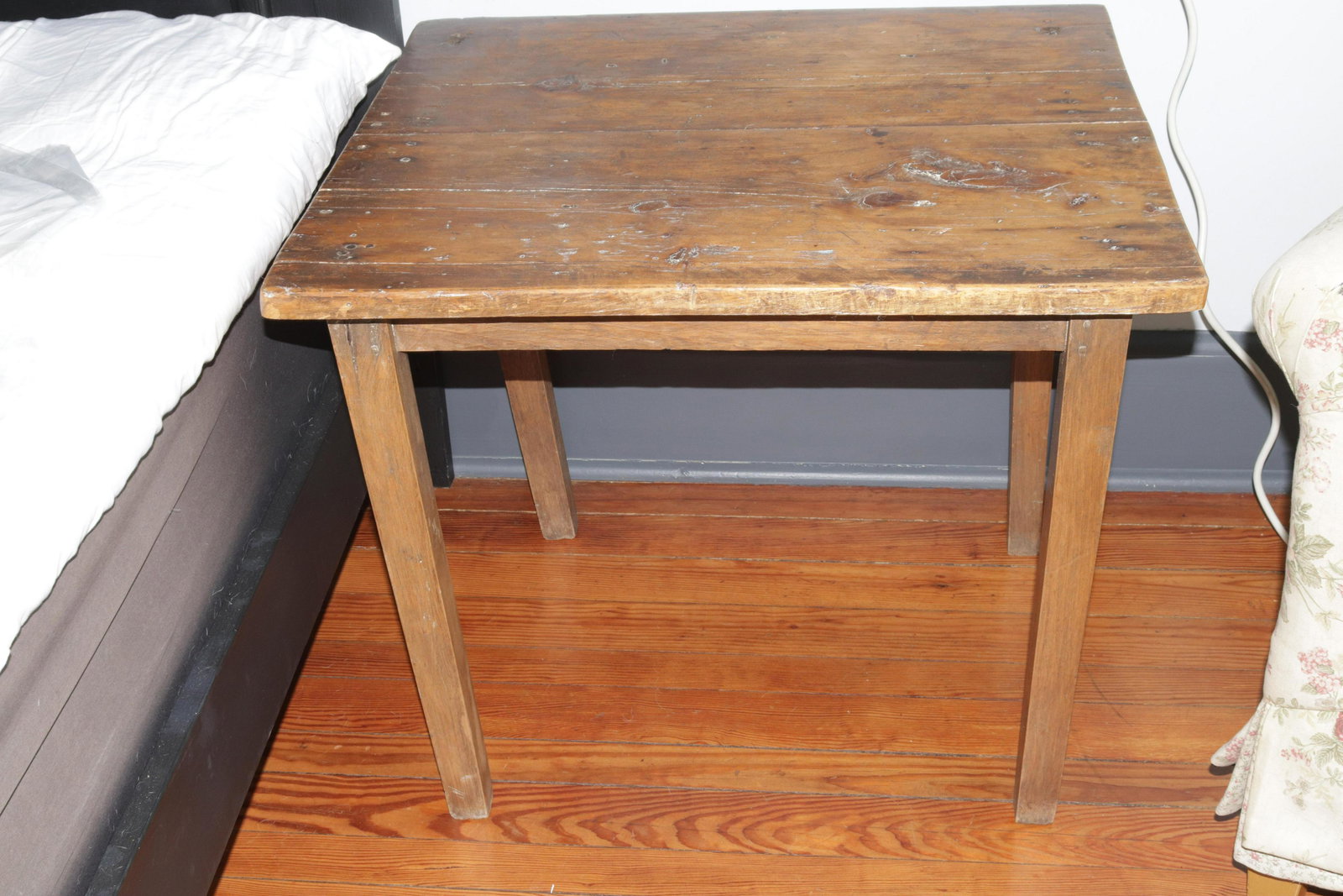 COUNTRY WORK TABLE: TRACES OF ORIGINAL PAINT Size: 25" X 28.5" X 24"