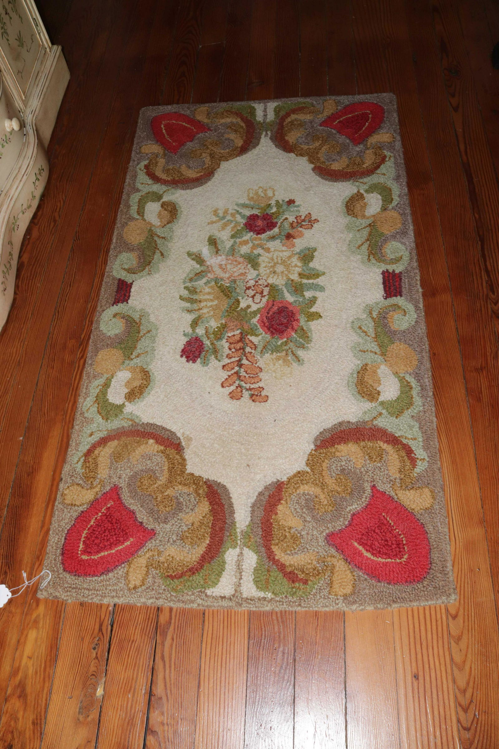 FLORAL HOOKED RUG (1 of 3)