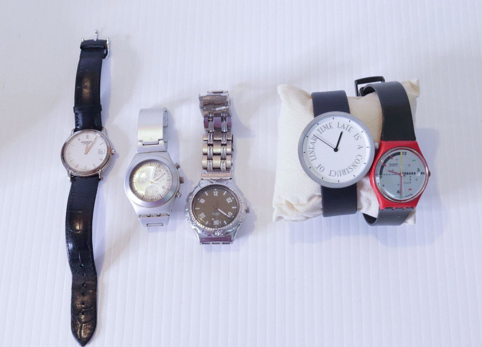 GROUP LOT OF WATCHES: (5) INCLUDING: THREE SWATCH, RAYMOND WEIL AND MORE