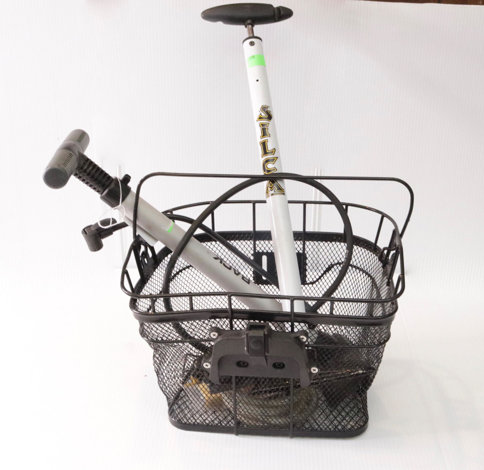 GROUP LOT OF BICYCLE ACCESSORIES (1 of 2)