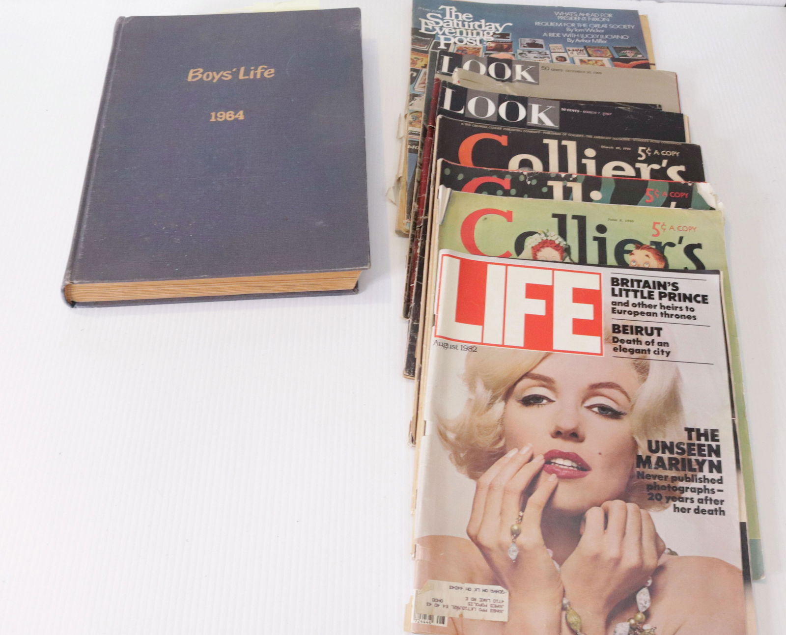 GROUP LOT OF VINTAGE MAGAZINES (1 of 2)