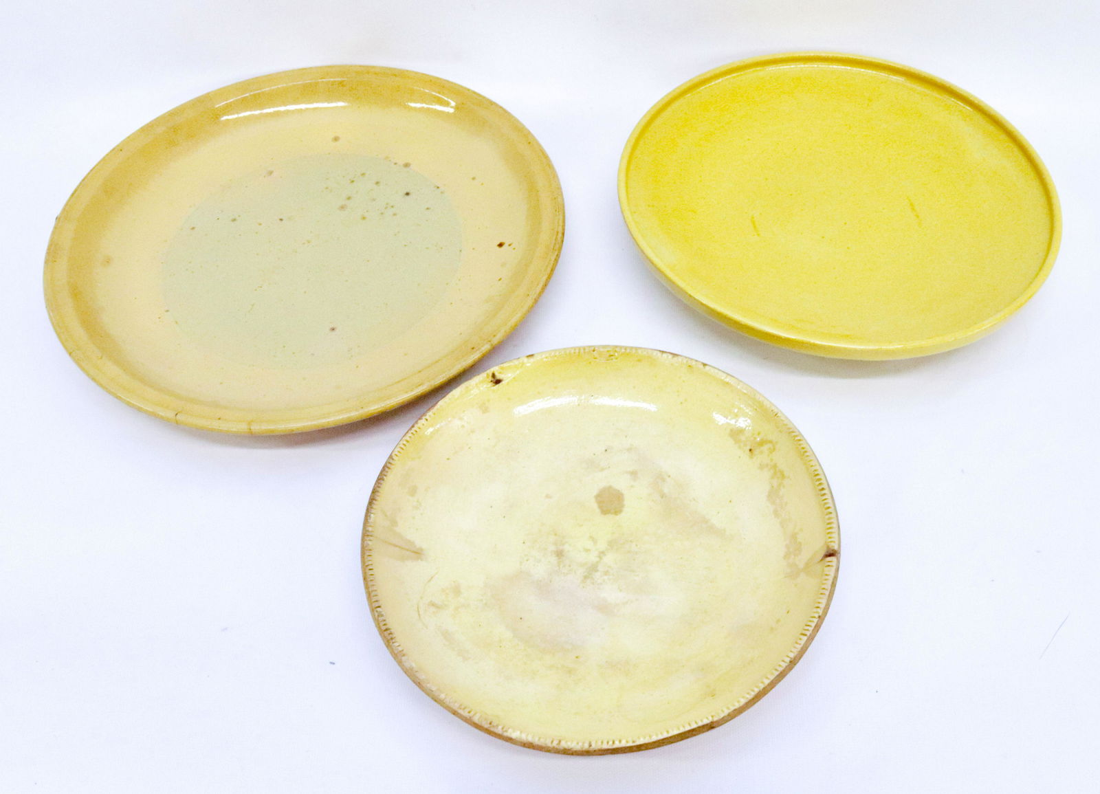 GROUP LOT OF POTTERY PIE PLATES (1 of 3)