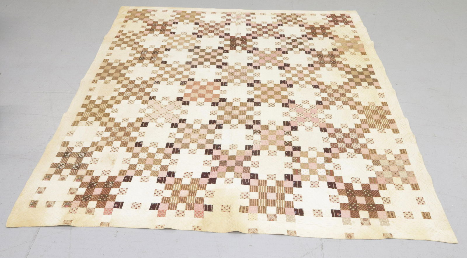 19TH C. HAND STITCHED QUILT (1 of 4)