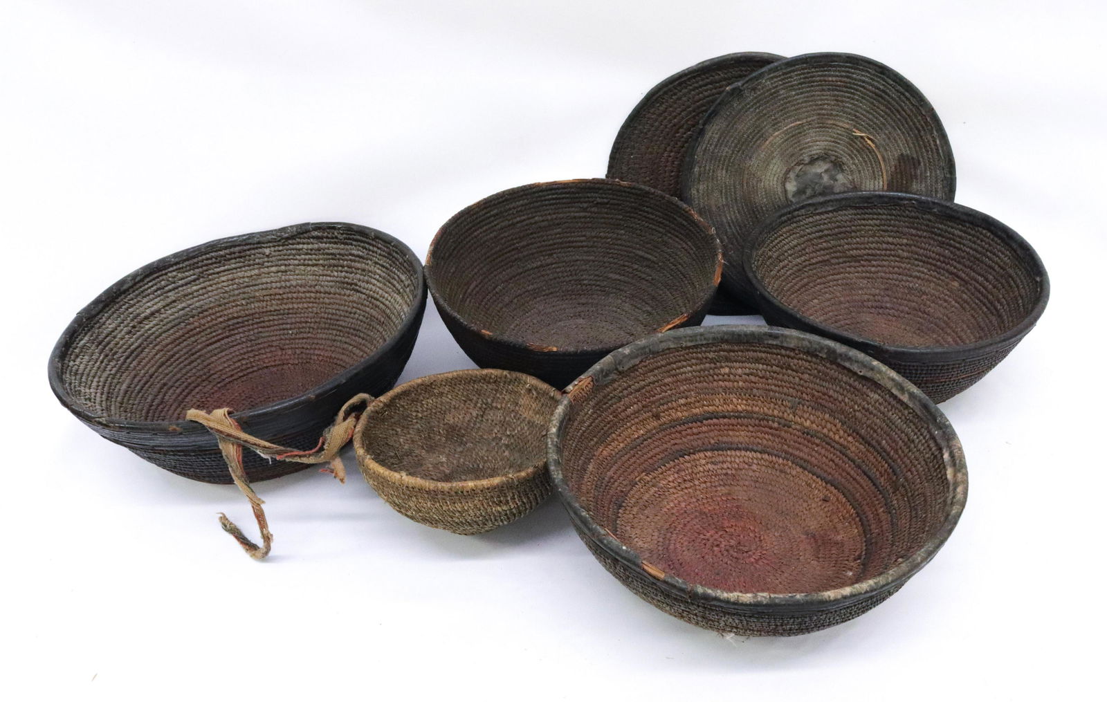 GROUP LOT OF AFRICAN BASKETS (1 of 2)