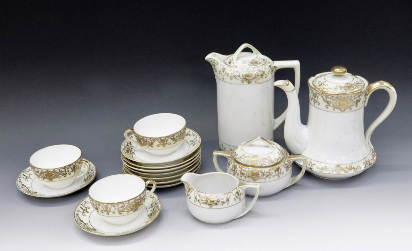 NORITAKE CHRISTMAS BALL TEA SET (1 of 2)