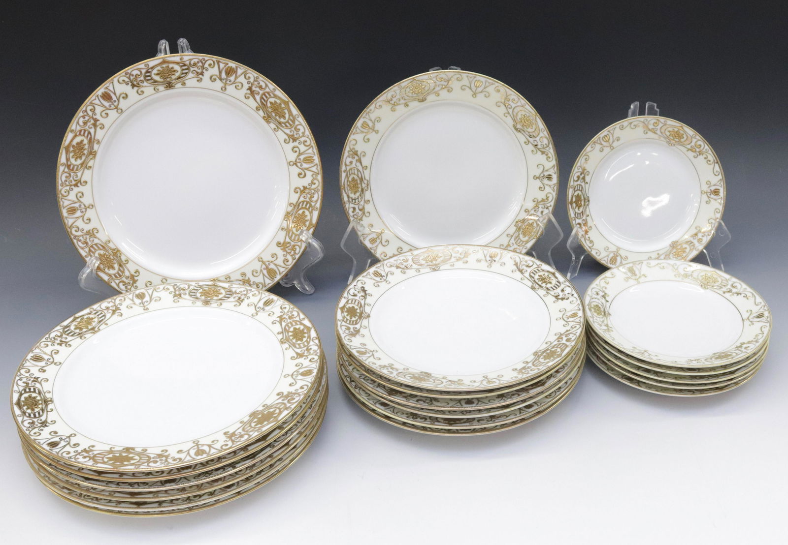 GROUP LOT OF NORITAKE CHRISTMAS BALL CHINA PLATES (1 of 3)