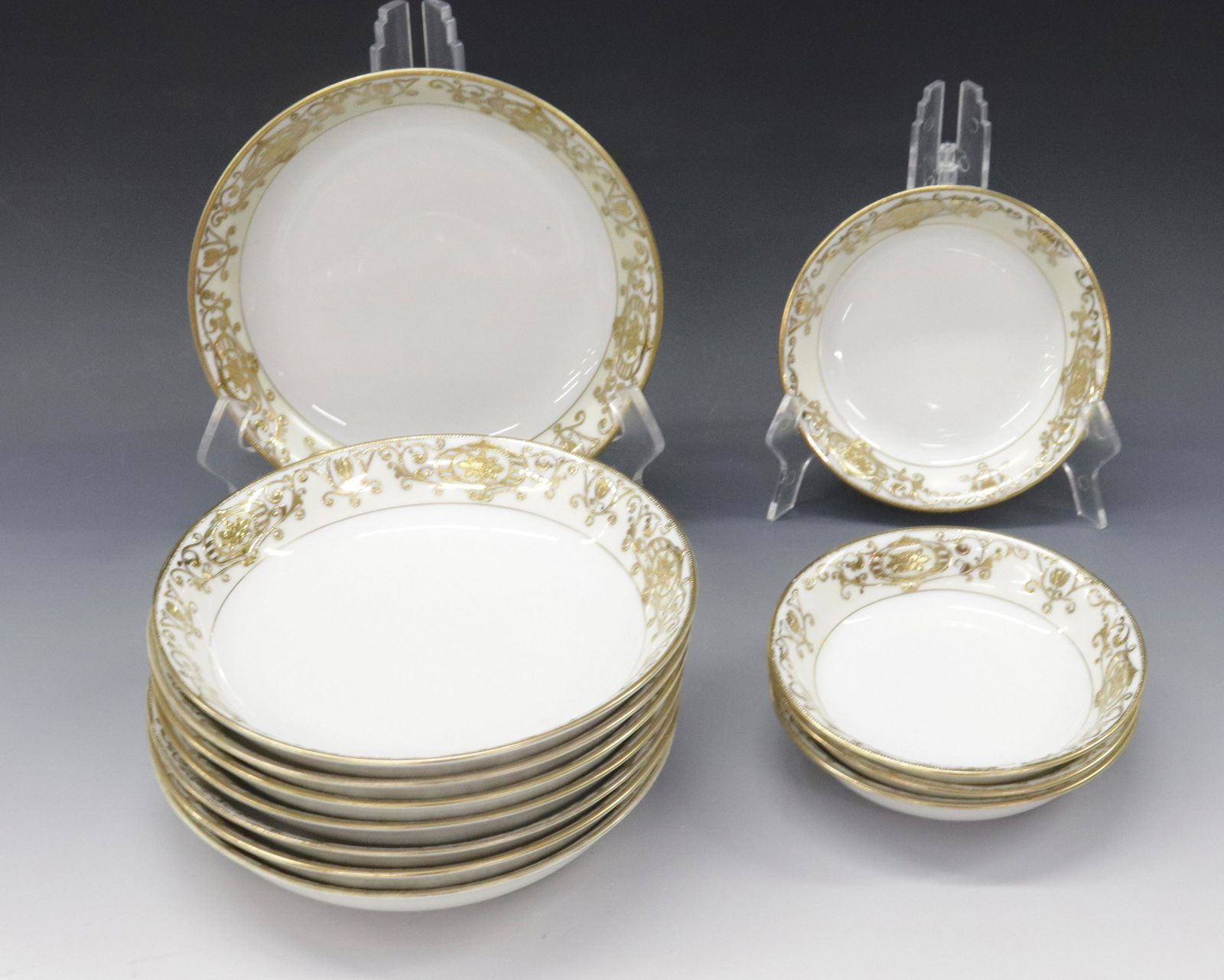 GROUP LOT OF NORITAKE CHRISTMAS BALL BOWLS (1 of 2)