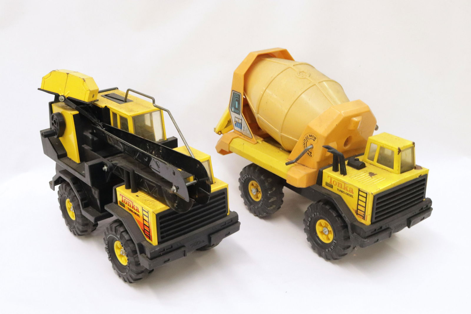 PAIR OF TONKA TOYS: CEMENT MIXER AND CRANE WITH CLAM BUCKET 22" L