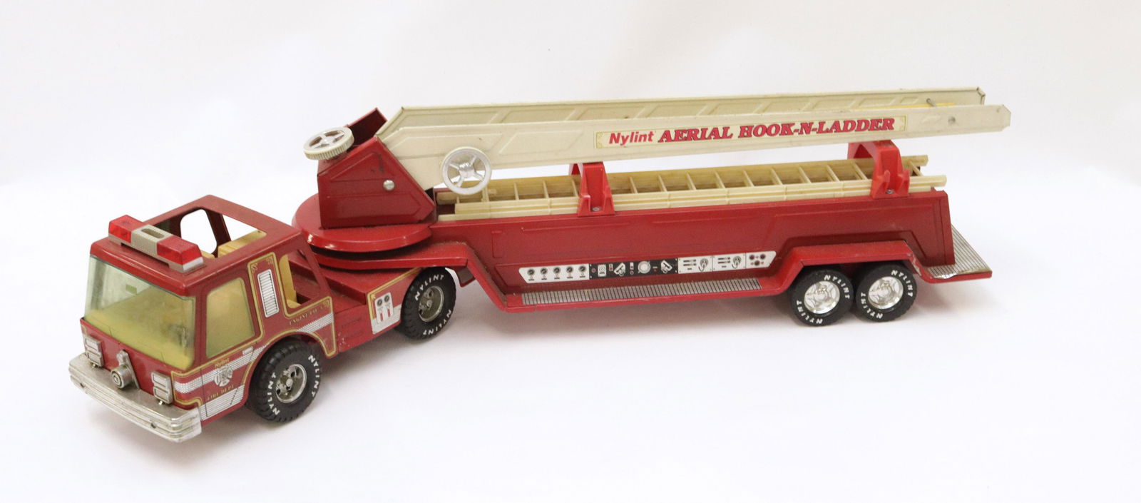 NYLINT AERIAL HOOK AND LADDER (1 of 4)