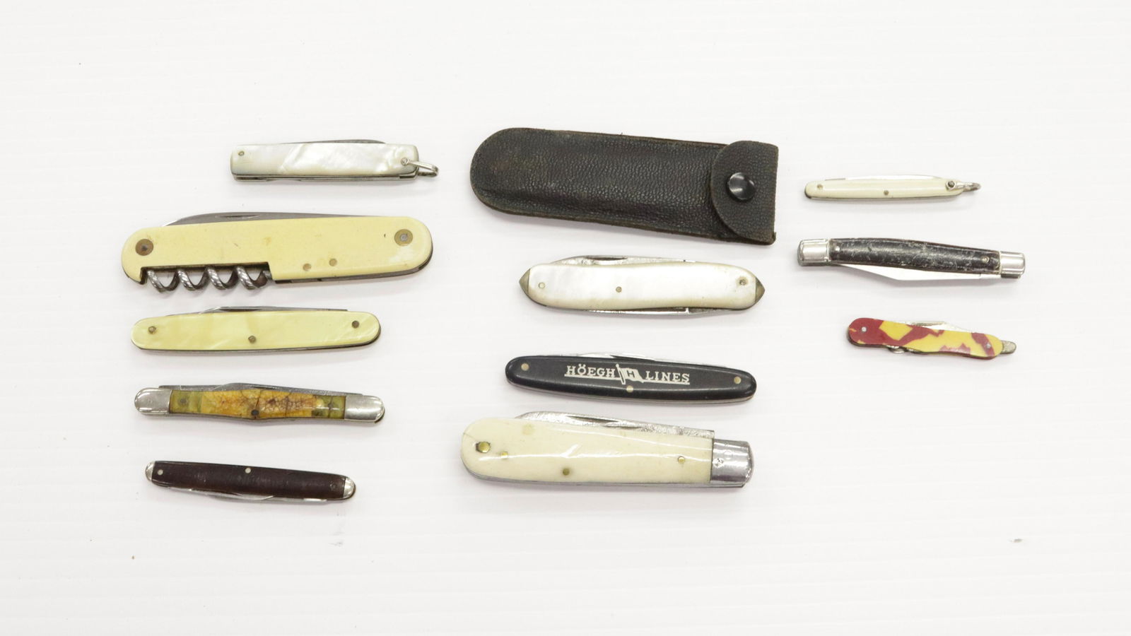 GROUP LOT OF POCKET KNIVES (1 of 1)