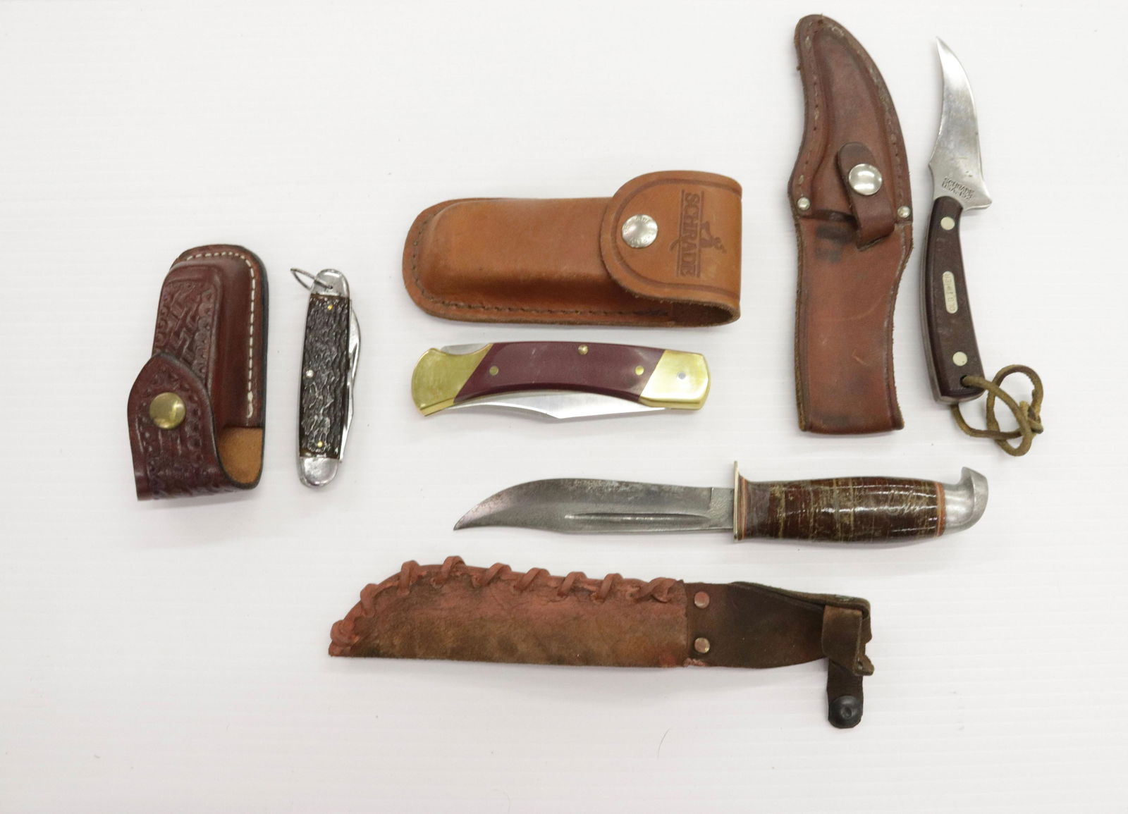 GROUP LOT OF KNIVES (1 of 3)