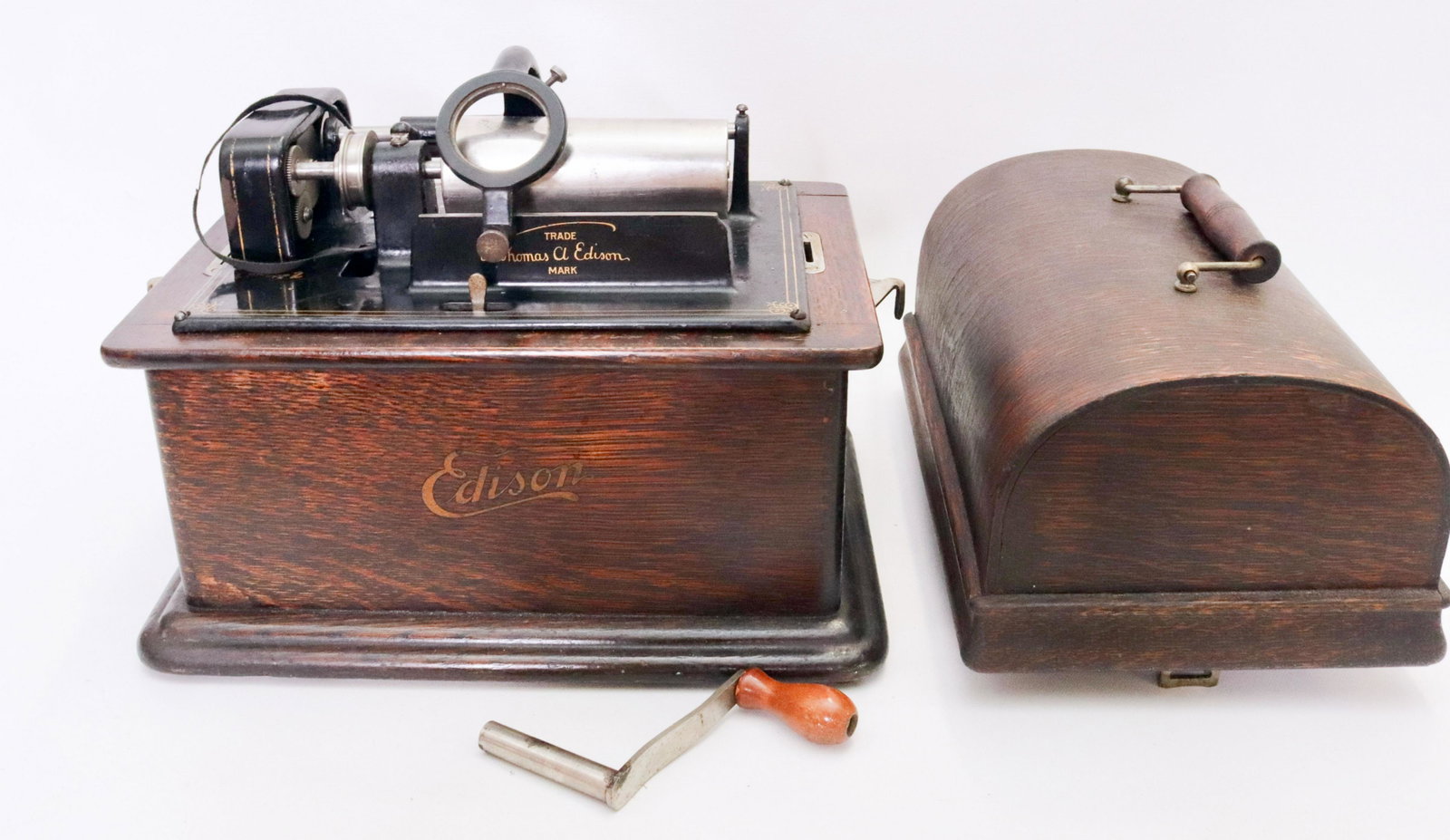 EDISON PHONOGRAPH IN OAK CASE: PAT'D 1905. SERIAL # 703126D. MODEL C 11" X 13" CASE