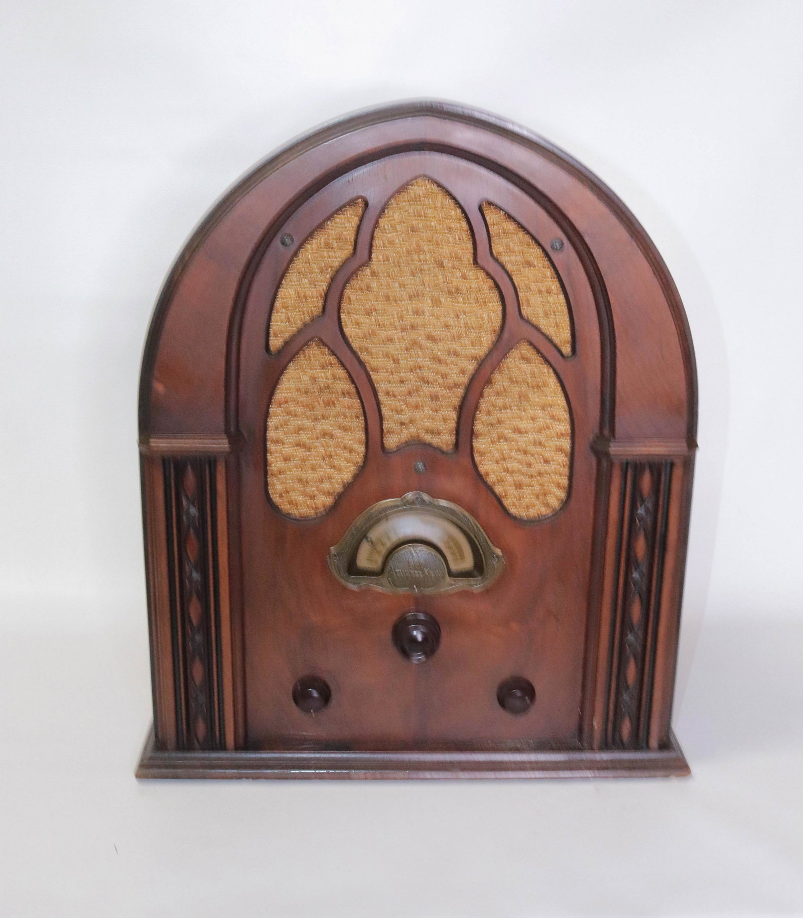 ATWATER KENT CATHEDRAL RADIO: MODEL 567 SUPER-HETERODYNE 19" X 16" X 10"