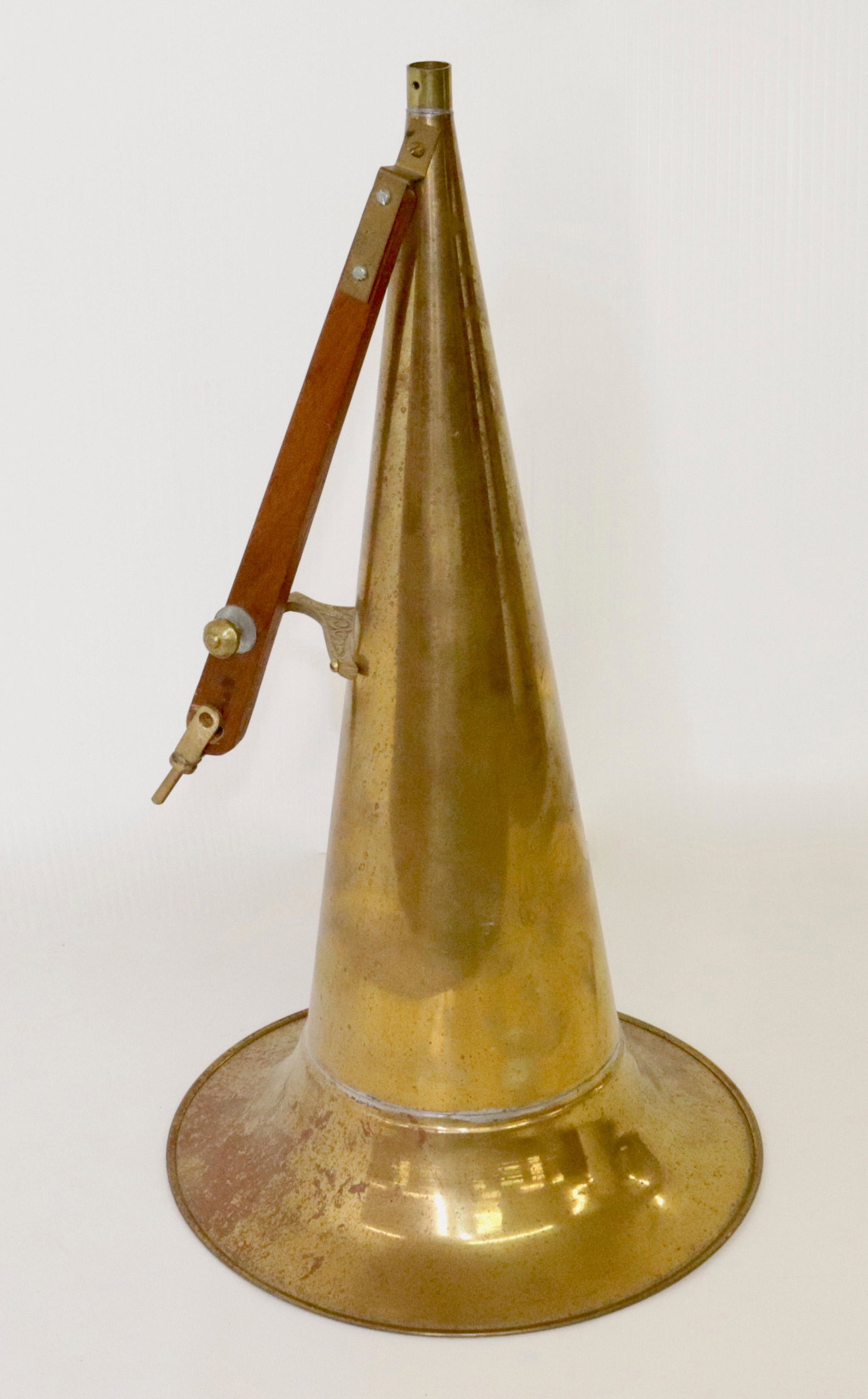 BRASS PHONOGRAPH HORN: BRASS TONE WITH BRACKET AND WOODEN BRACE 18" X 19.5"