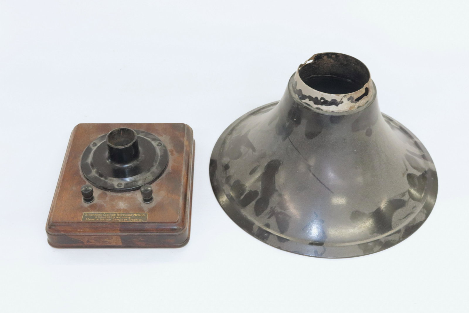 STROMBERG-CARLSON LOUD SPEAKER BASE: MODEL 1-A WITH PLASTIC HORN PART HORN MEASURES 11" D