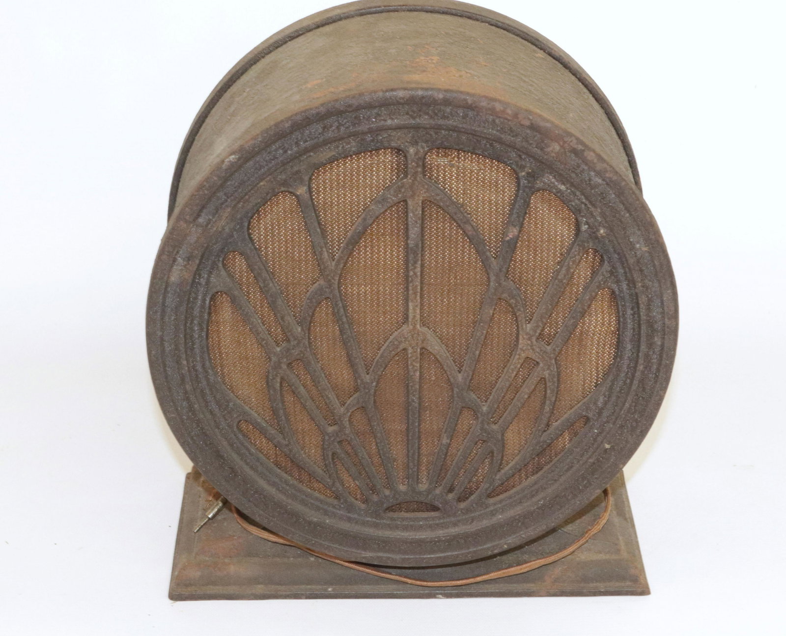 VINTAGE DECO RADIO SPEAKER: METAL CASE. UNMARKED 9.75" D