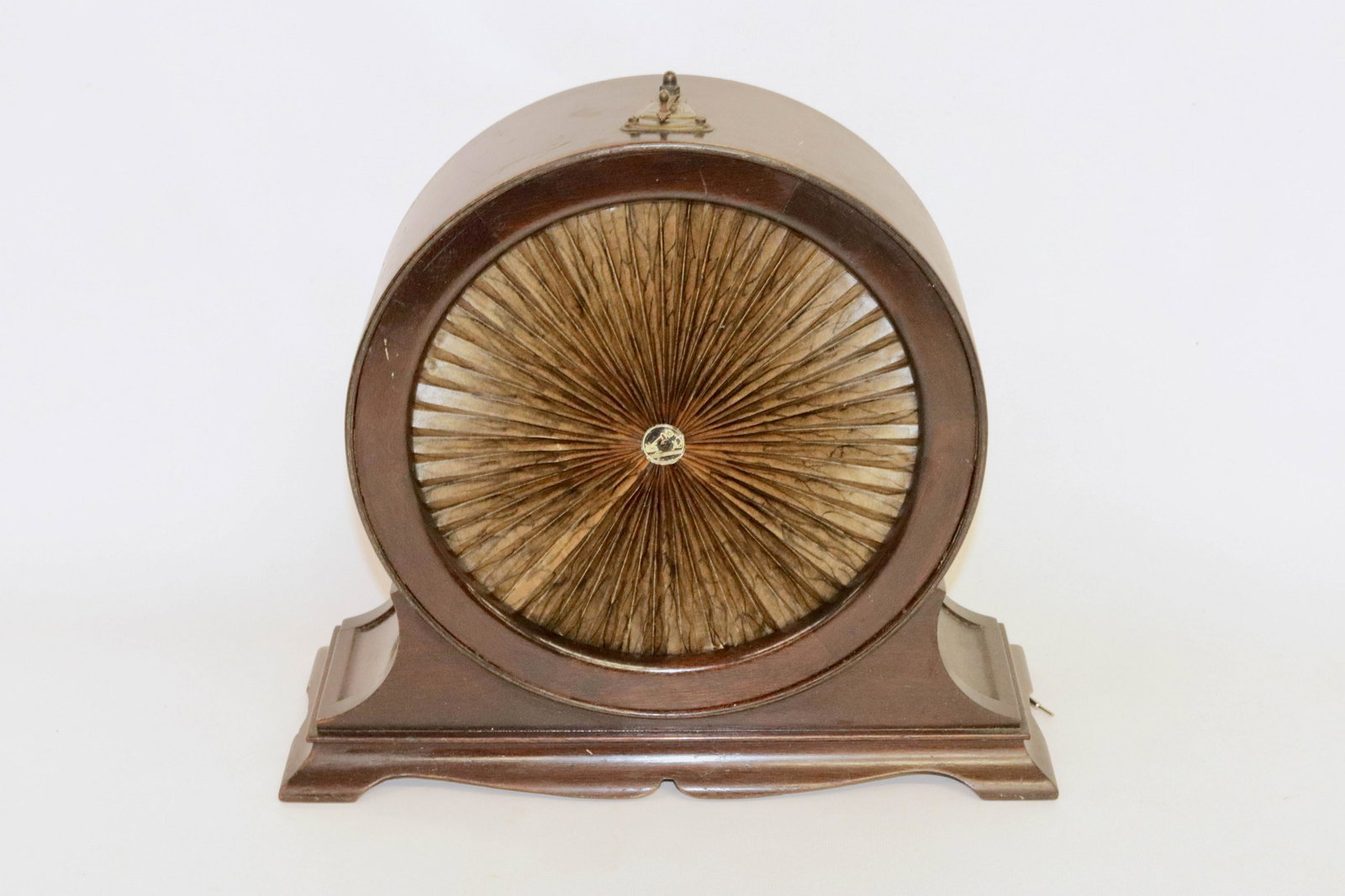 VICTOR LUMIERE LOUDSPEAKER: NO. 1 BY VICTOR TALKING MACHINE COMPANY 13" X 14.75"