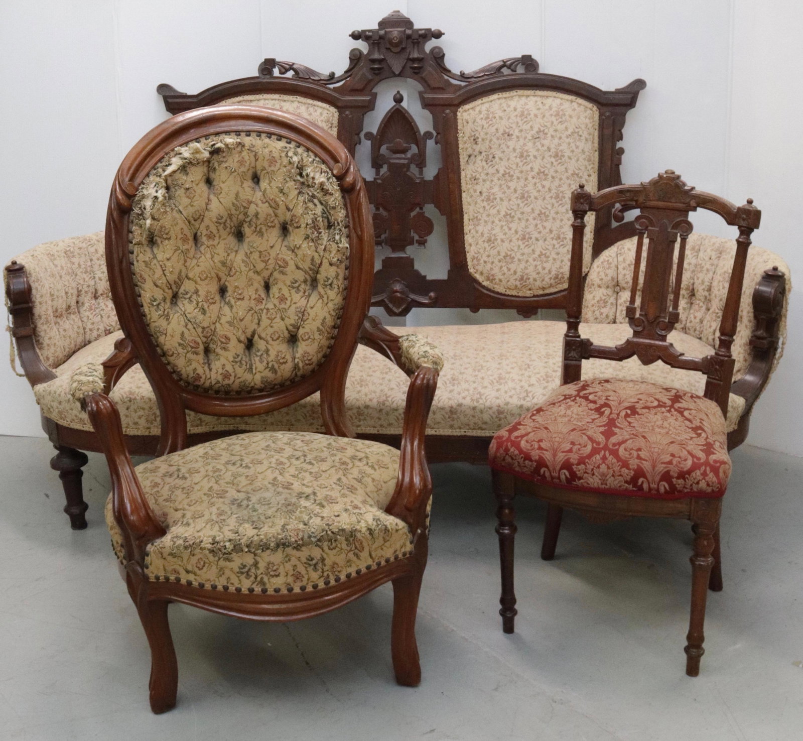GROUP LOT OF VICTORIAN FURNITURE: UPHOLSTERED SETTEE, ARMCHAIR AND SIDE CHAIR- SETTEE IS 44.5" X 71" X 28"
