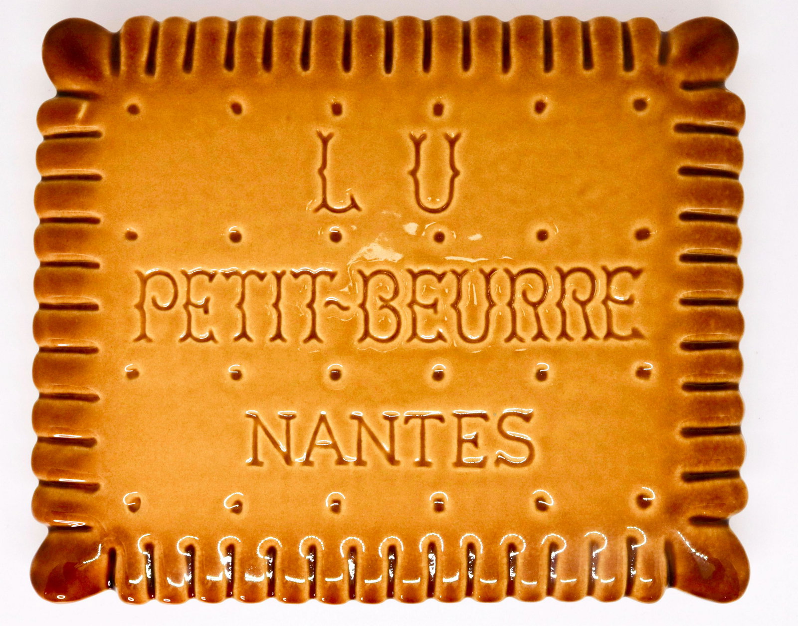 PORCELAIN ADVERTISING BISCUIT TRAY: LU PETIT-BEURRE NANTES" IN THE FORM OF A BISCUIT - MADE IN FRANCE 8" X 10