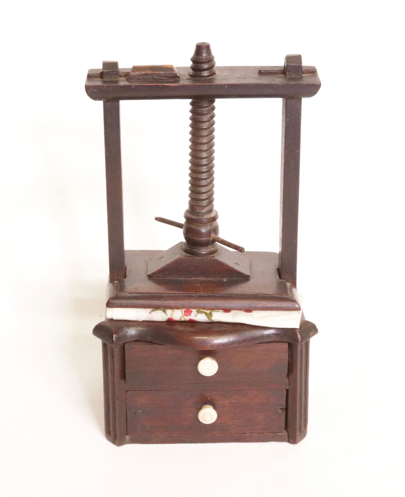 MINIATURE LINEN PRESS (1 of 4)