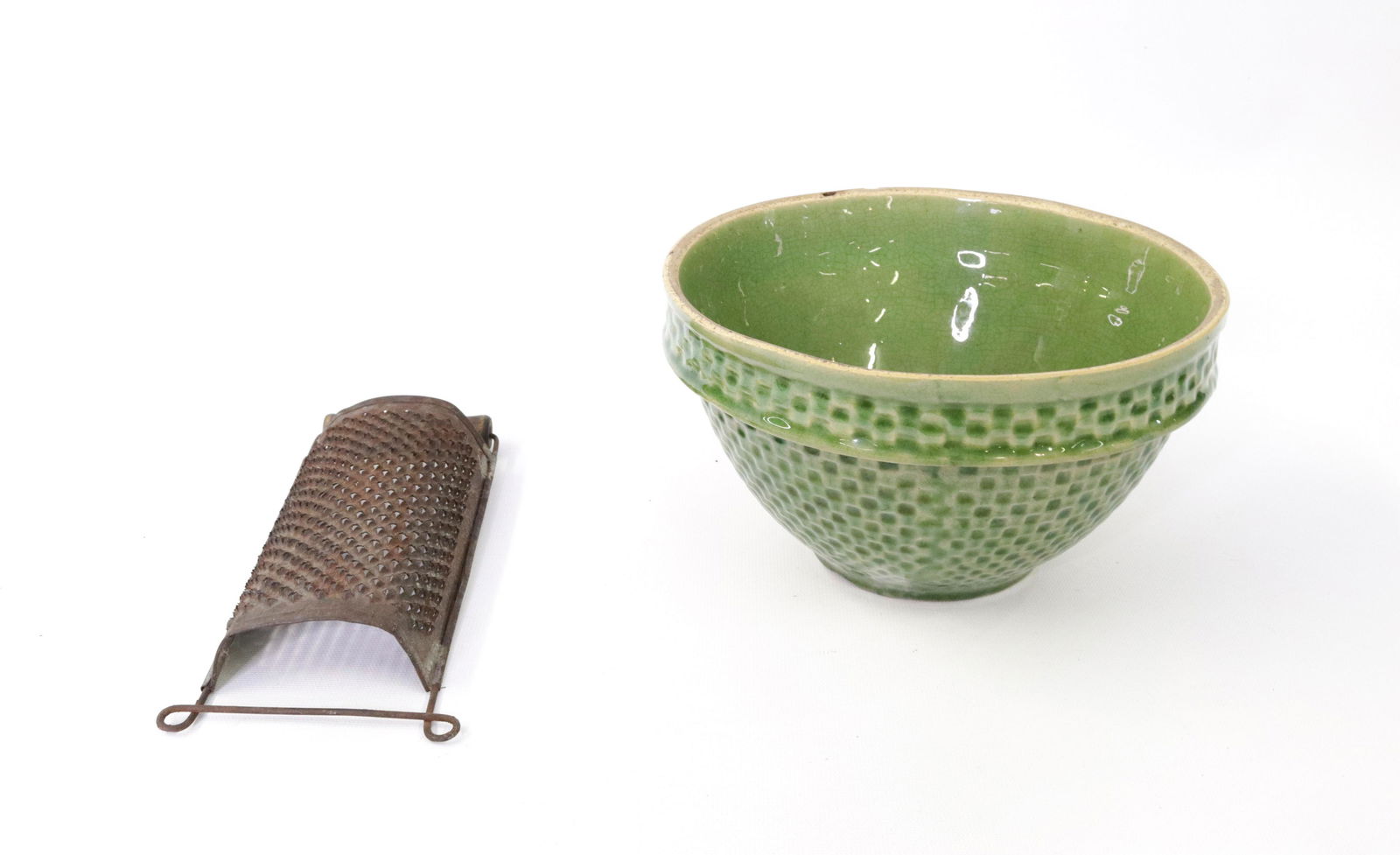 POTTERY MIXING BOWL AND GRATER: GREEN EMBOSSED BOWL AND TIN/WOOD GRATER Dimensions BOWL 8" D