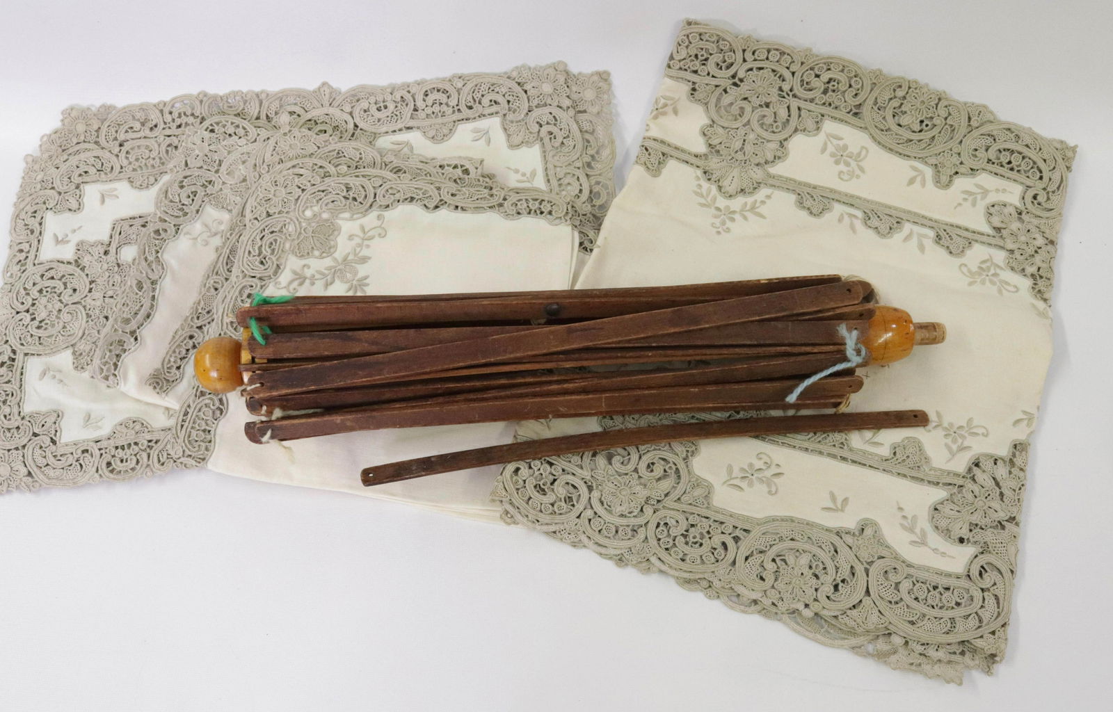 VINTAGE DRYGOODS AND ANTIQUE SWIFT: DRYGOODS INCLUDE: SIX PLACEMATS AND NAPKINS WITH TABLE RUNNER. WOODEN YARN SWIFT WITH CAST IRON CLAMP Dimensions SWIFT 22" L