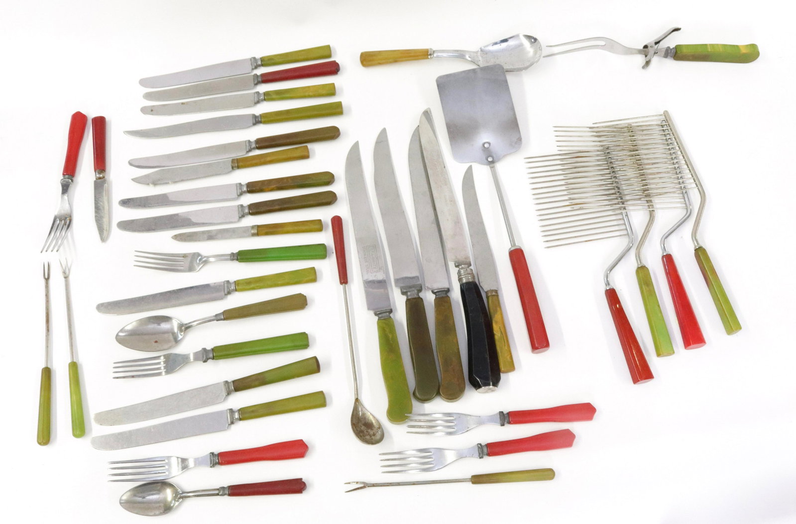 GROUP LOT OF BAKELITE UTENSILS: KNIVES, FORKS, SPOONS AND MORE