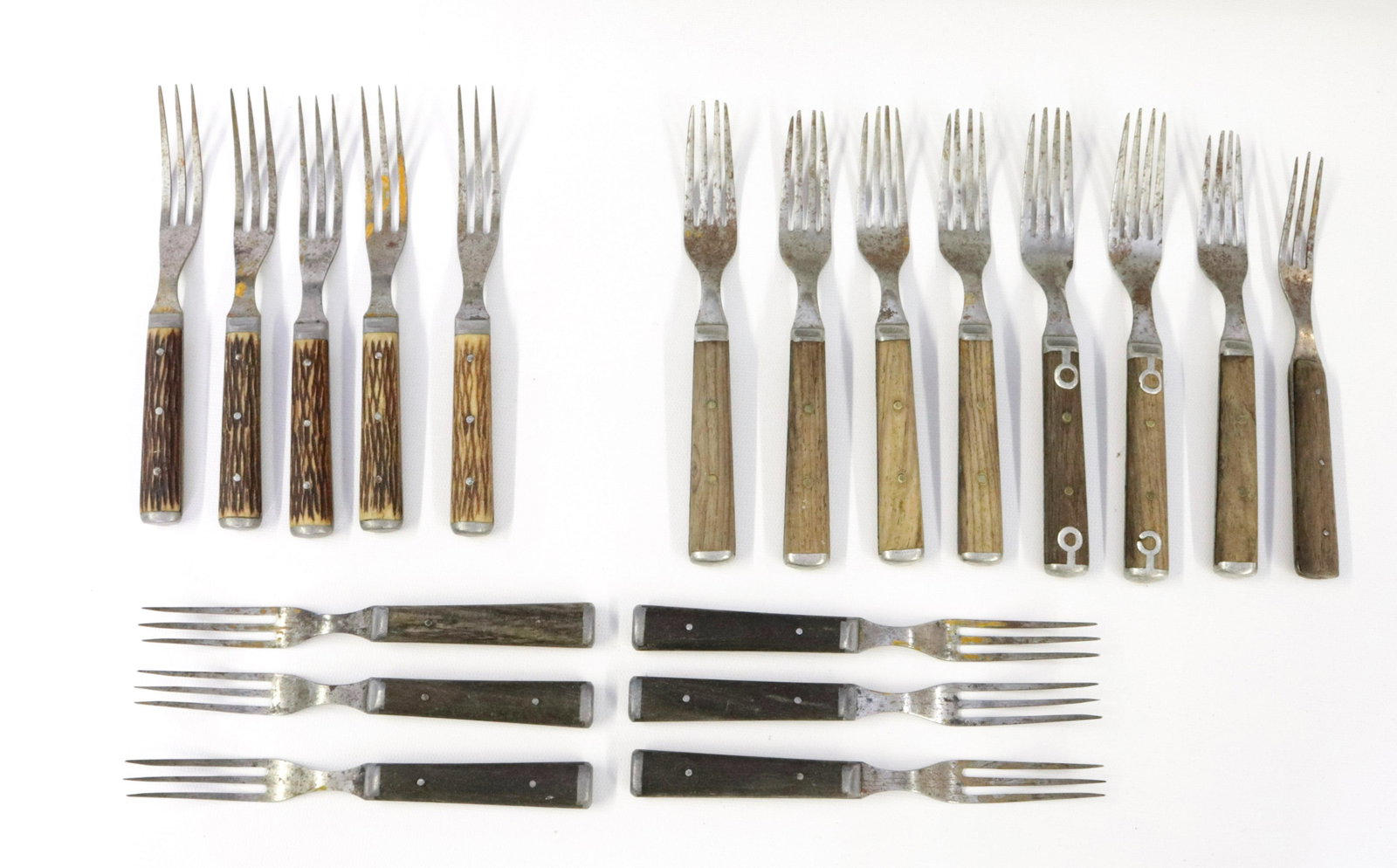 GROUP LOT OF VINTAGE FORKS: WOODEN HANDLE WITH THREE AND FOUR PRONGS