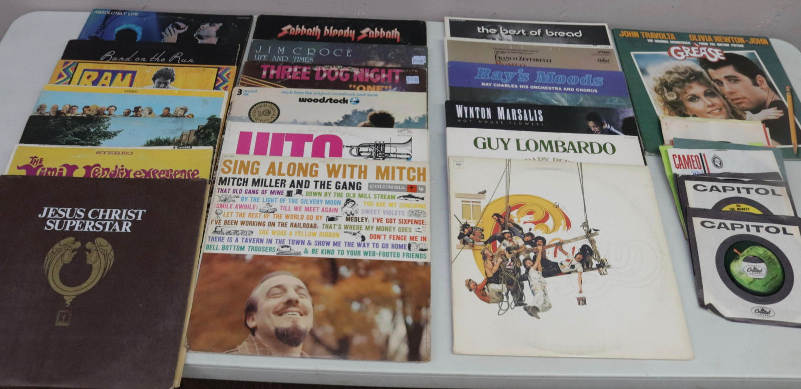 GROUP LOT OF 45 AND 33 RECORD ALBUMS: (12) VINTAGE 45S AND (20) ALBUMS INCLUDING: BLACK SABBATH, JIMI HENDRIX, BEATLES, THE DOORS AND MORE