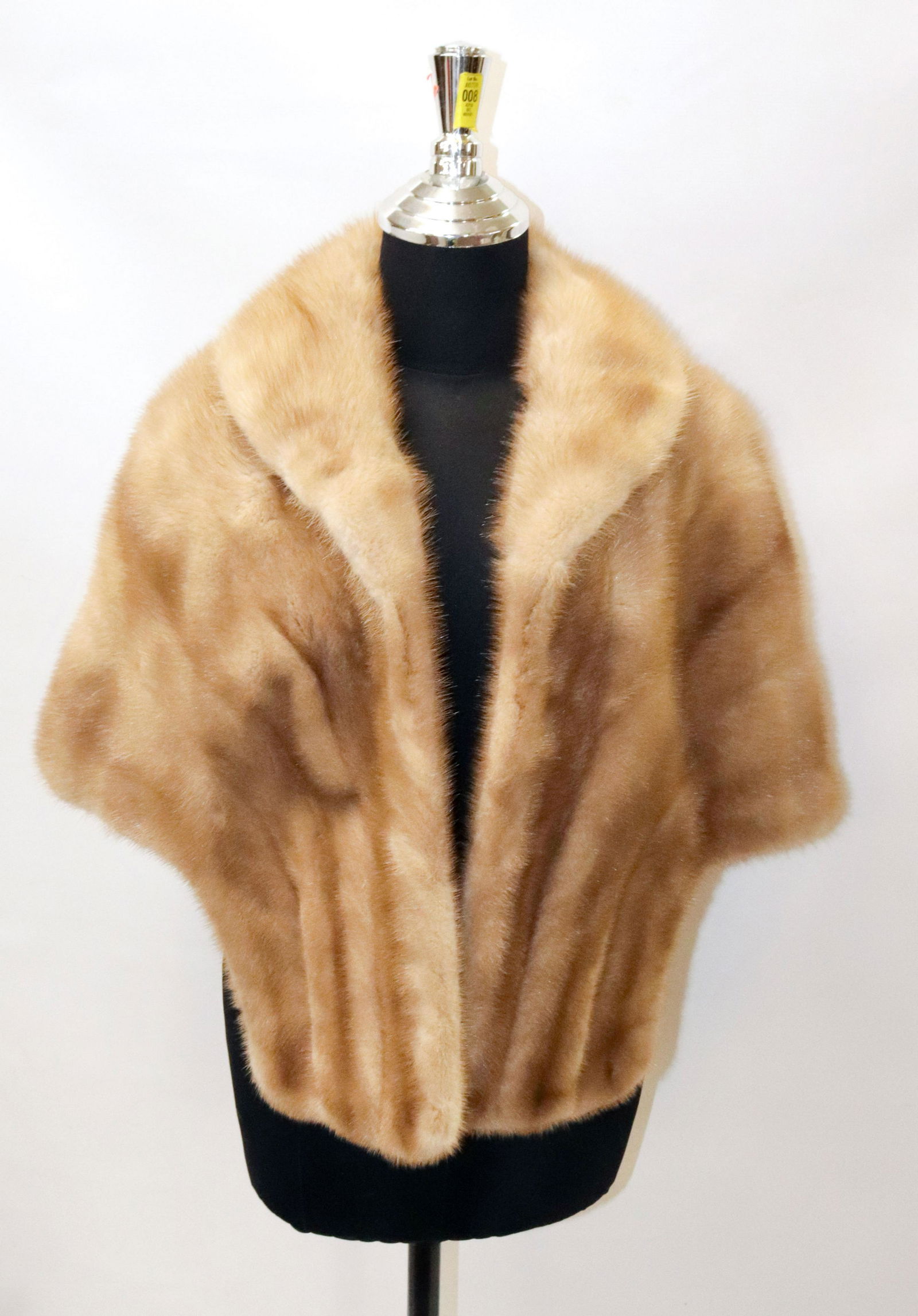 BLOND MINK WRAP PLUS FUR COLLAR: BLOND MINK WRAP PLUS FUR COLLAR