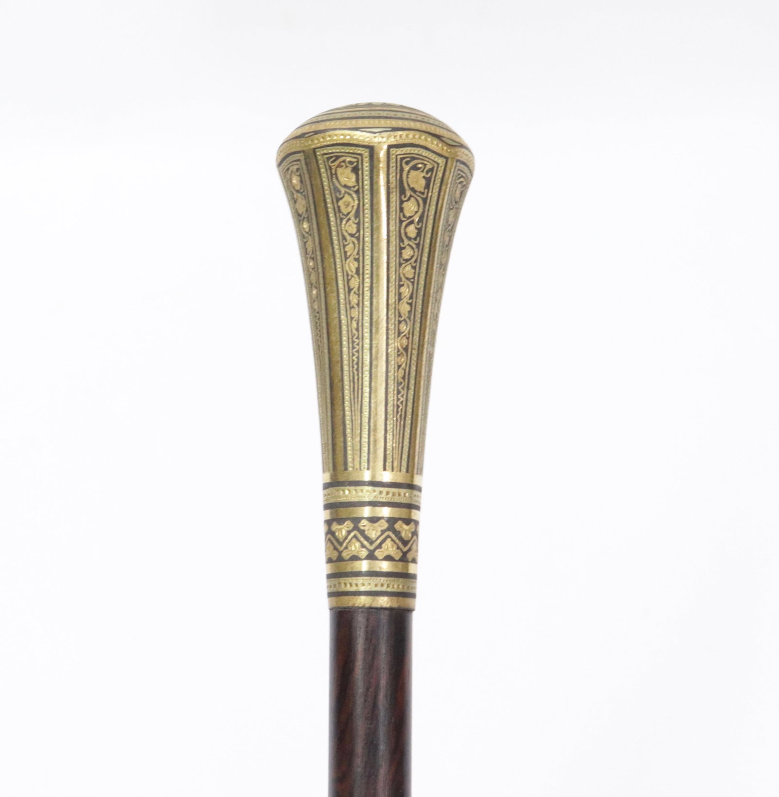 TOLEDO DAMASCENE CANE: 8 PANEL (2) COLOR GOLD TOPPER WITH TOLEDO FLYING DRAGON MOTIF IN FIELD OF LEAVES - ROSEWOOD SHAFT - BRASS FERRULE - FASHIONED IN ENGLAND CIRCA 1900 35 1/2" L