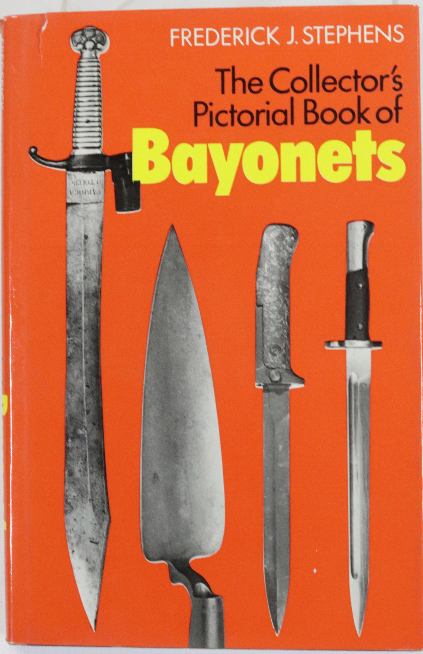 THE COLLECTORS OF PICTORIAL BOOK OF BAYONETS: BY; FREDERICK STEPHENS - COPYRIGHT 1971