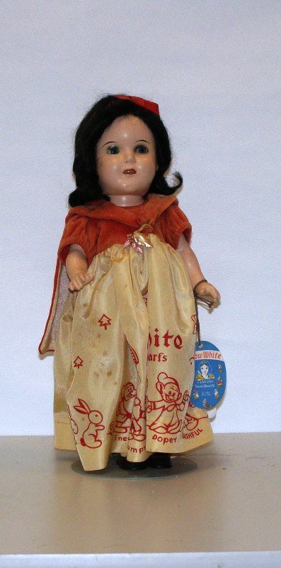 13" IDEAL SNOW WHITE DOLL W/ HANG TAG: 13" IDEAL SNOW WHITE DOLL W/ HANG TAG