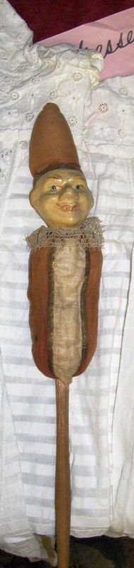 15" HAND STICK PUPPET SQUEAKS WHEN SHAKEN: 15" HAND STICK PUPPET SQUEAKS WHEN SHAKEN