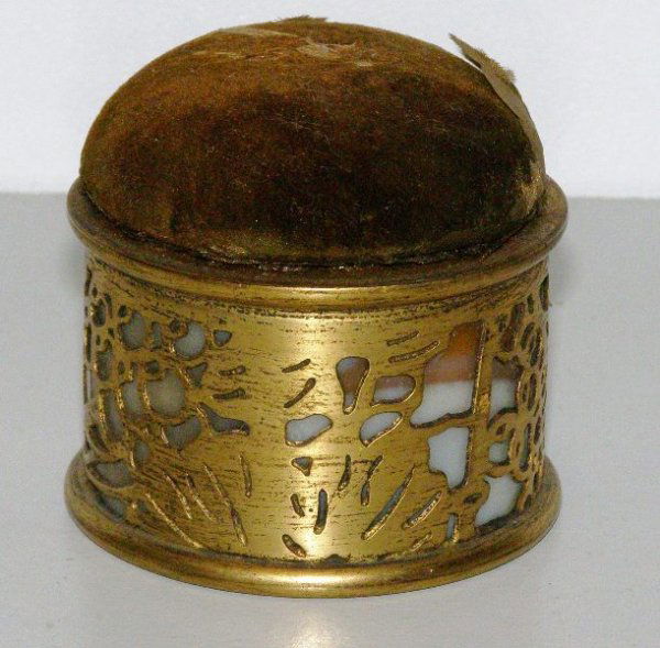 2" TIFFANY STUDIOS NEW YORK PIN HOLDER: 2" TIFFANY STUDIOS NEW YORK PIN HOLDER