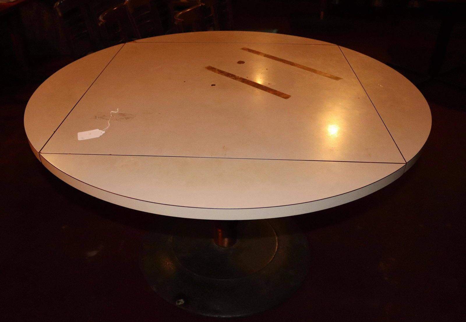 GROUP LOT OF DINING TABLES (1 of 4)