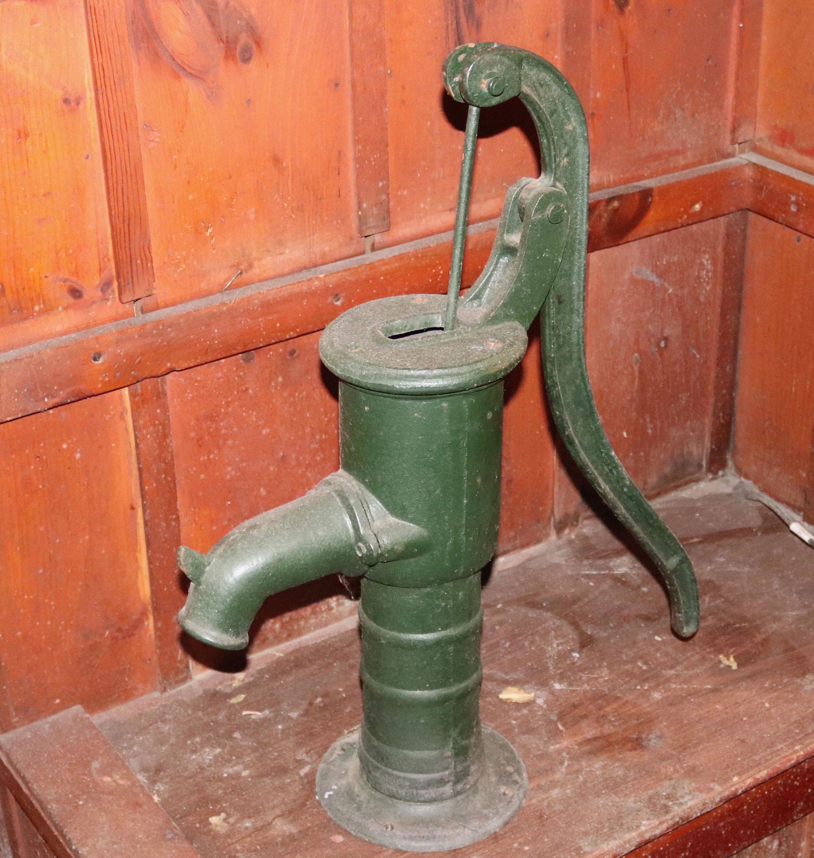 CAST IRON WATER PUMP (1 of 1)