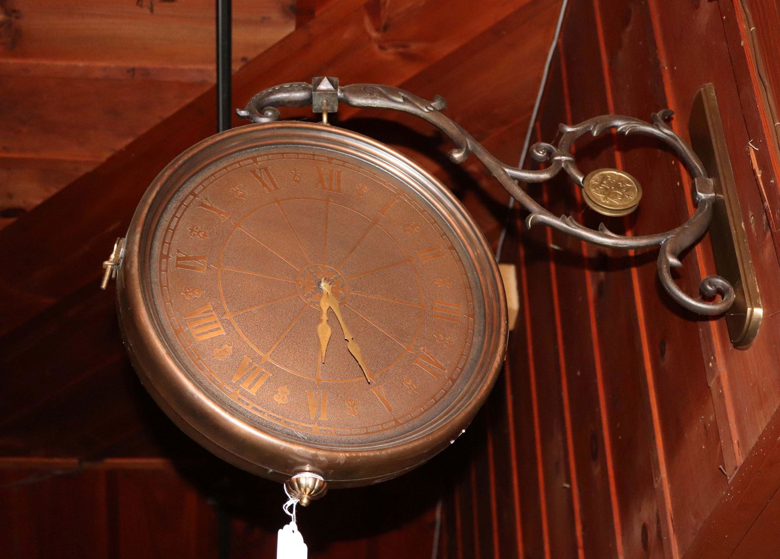 DECORATIVE WALL MOUNTED CLOCK (1 of 2)