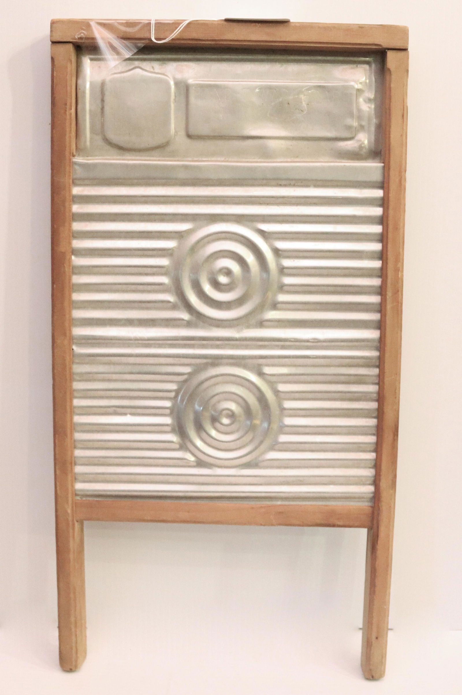 VINTAGE WASHBOARD (1 of 2)