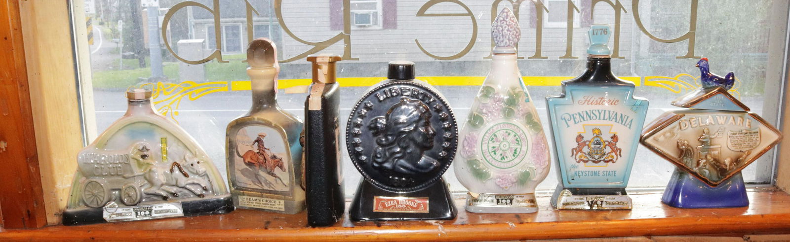 GROUP LOT OF CERAMIC LIQUOR BOTTLES (1 of 2)